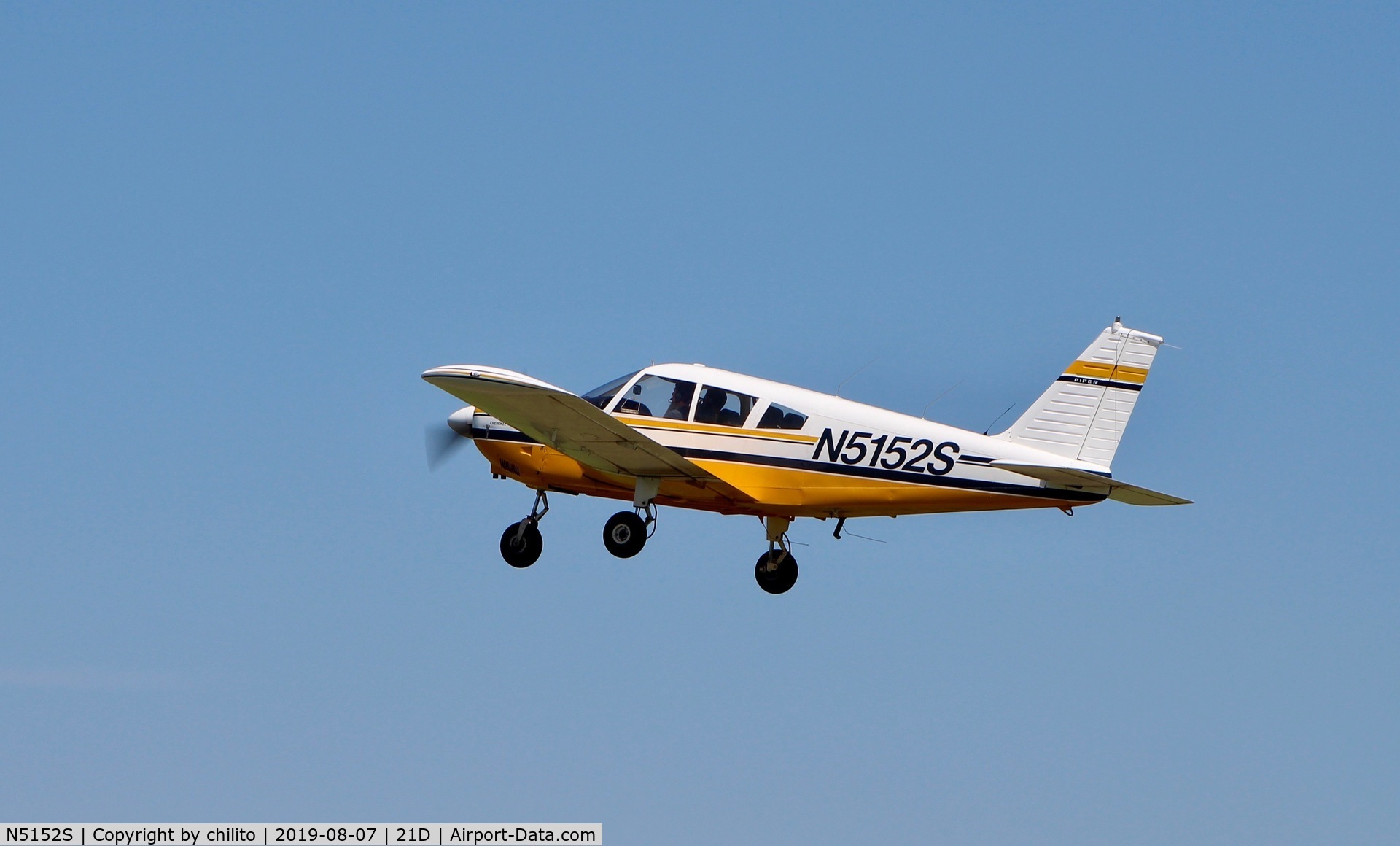 N5152S, 1970 Piper PA-28-180 C/N 28-7105006, Climbing out from runway 32 at Lake Elmo.