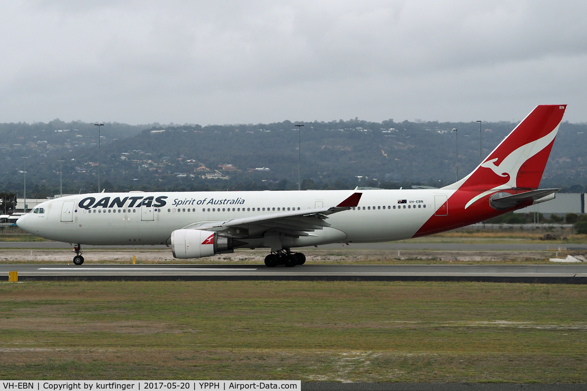 VH-EBN, 2010 Airbus A330-202 C/N 1094, Airbus A330. Qantas VH-EBN runway 03 Perth Int'l 200517.