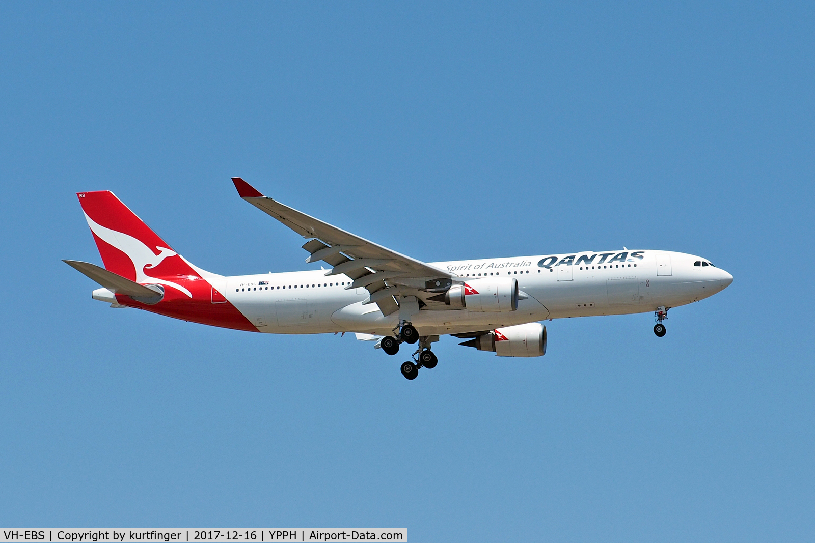 VH-EBS, 2011 Airbus A330-202 C/N 1258, Airbus A330-202 Qantas VH-EBS, final R21 YPPH 161217