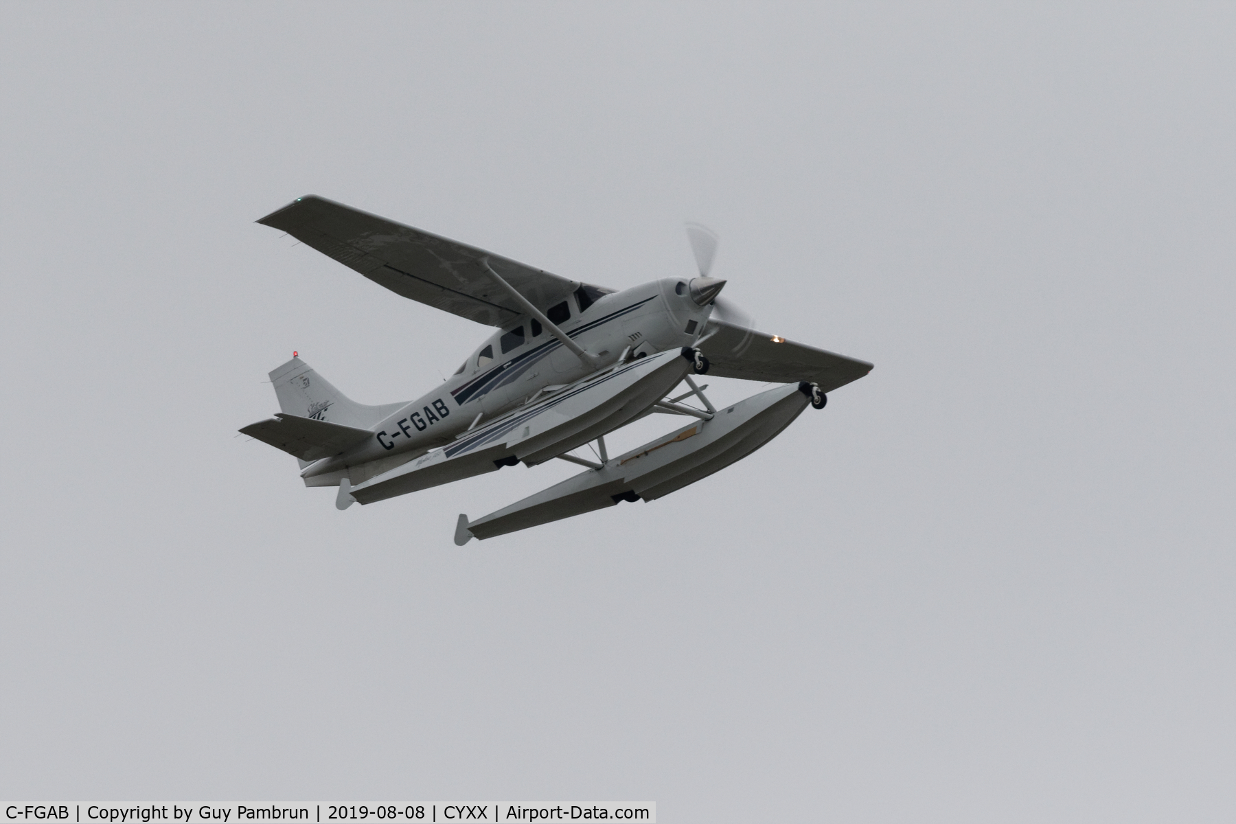 C-FGAB, 2000 Cessna T206H Turbo Stationair C/N T20608171, Departing