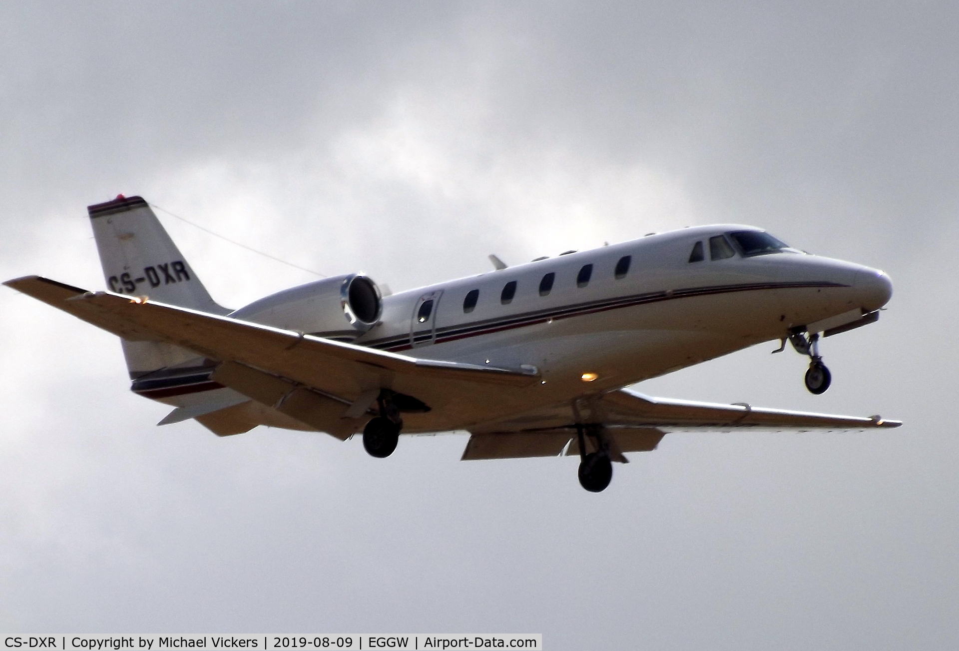 CS-DXR, 2007 Cessna 560 Citation Excel C/N 560-5748, Landing runway 26 at LTN