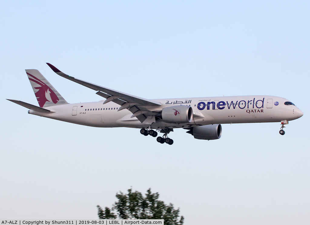 A7-ALZ, 2018 Airbus A350-941 C/N 143, Landing rwy 25R with One World c/s