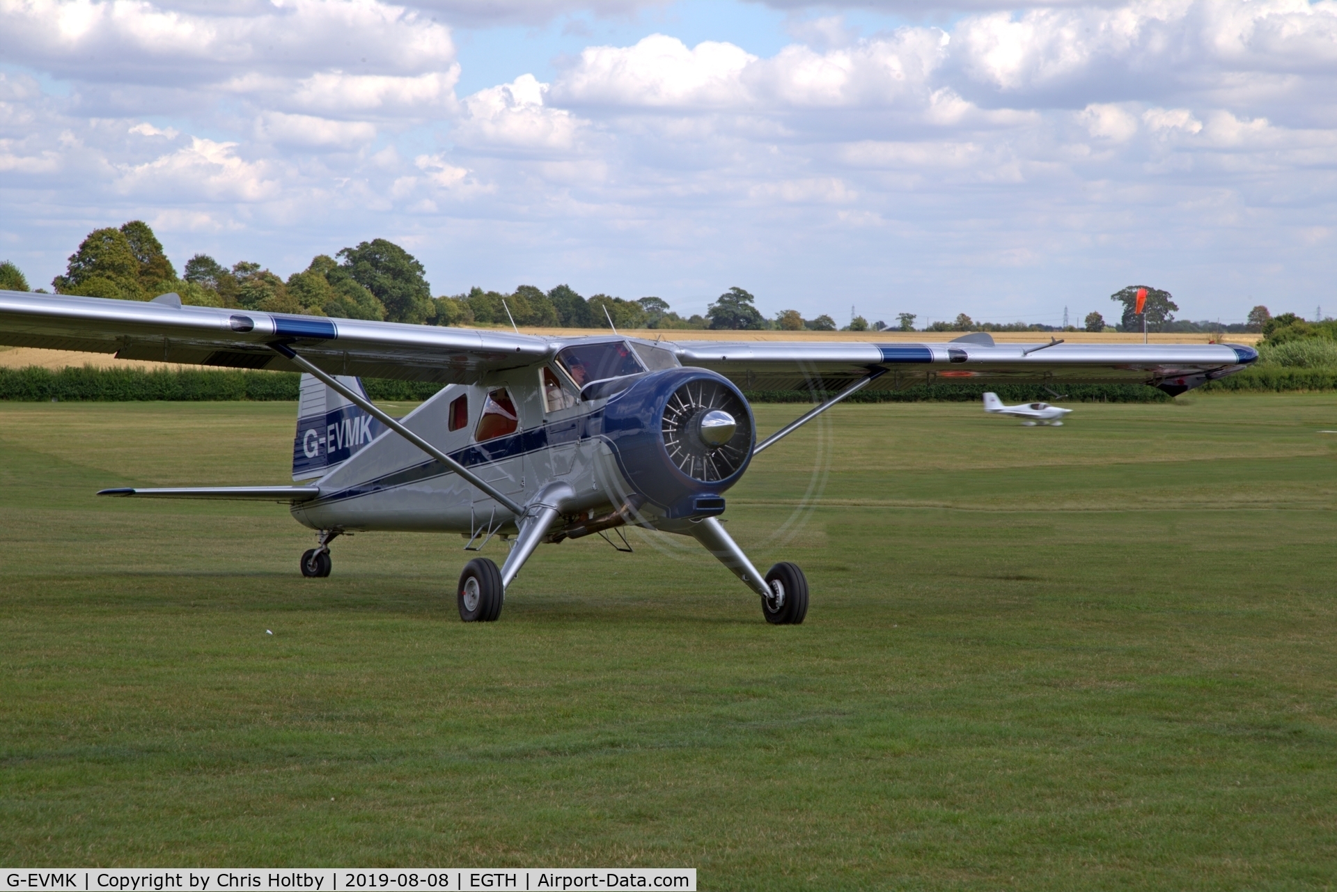 G-EVMK, 1953 De Havilland Canada U-6A Beaver C/N 672, 1953 Beaver taxiing to park at the Gathering of Moths 2019 at Old Warden