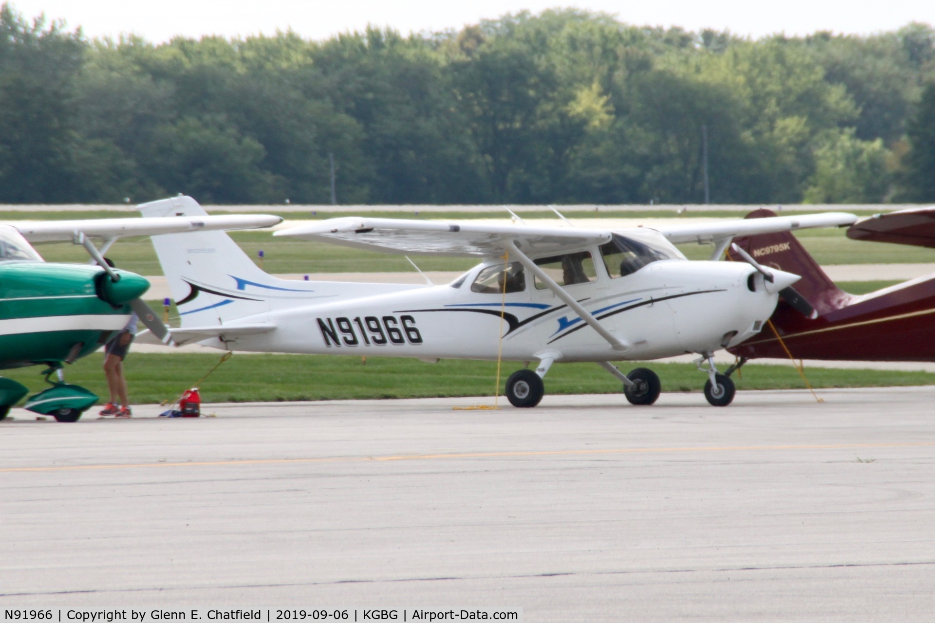 N91966, Cessna 172R Skyhawk C/N 17281616, Found on the ramp