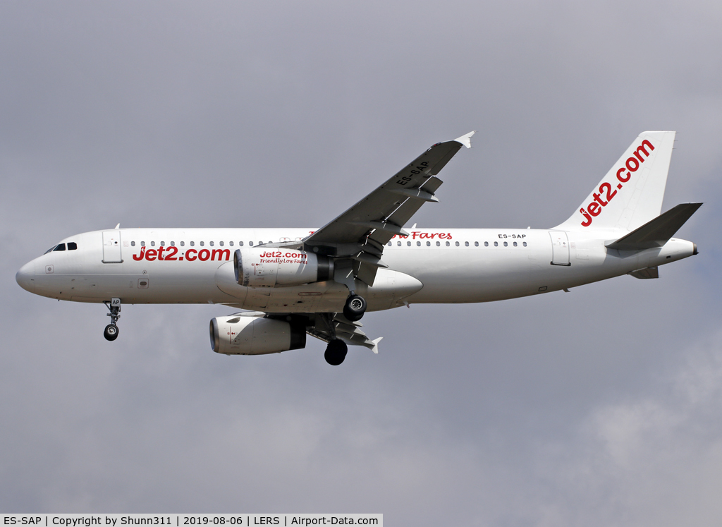 ES-SAP, 2000 Airbus A320-232 C/N 1183, Landing rwy 25... Jet2 summer lease...