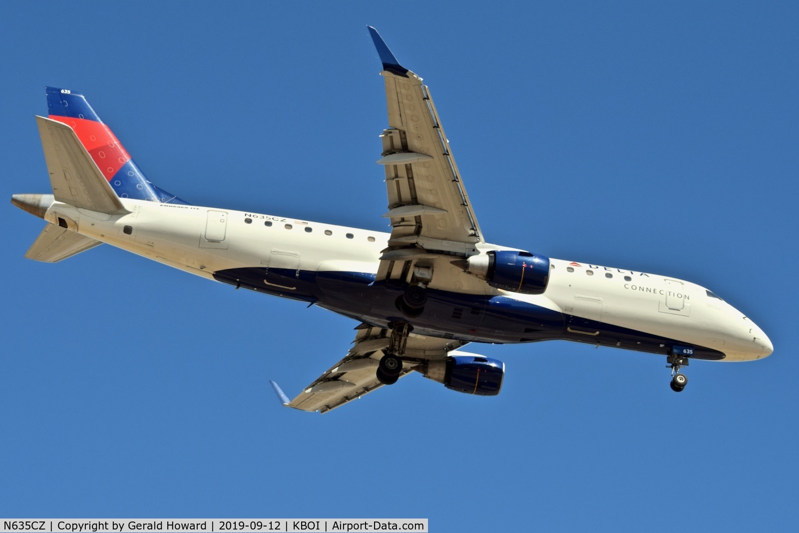 N635CZ, 2008 Embraer 175LR (ERJ-170-200LR) C/N 17000252, Landing RWY 10L.