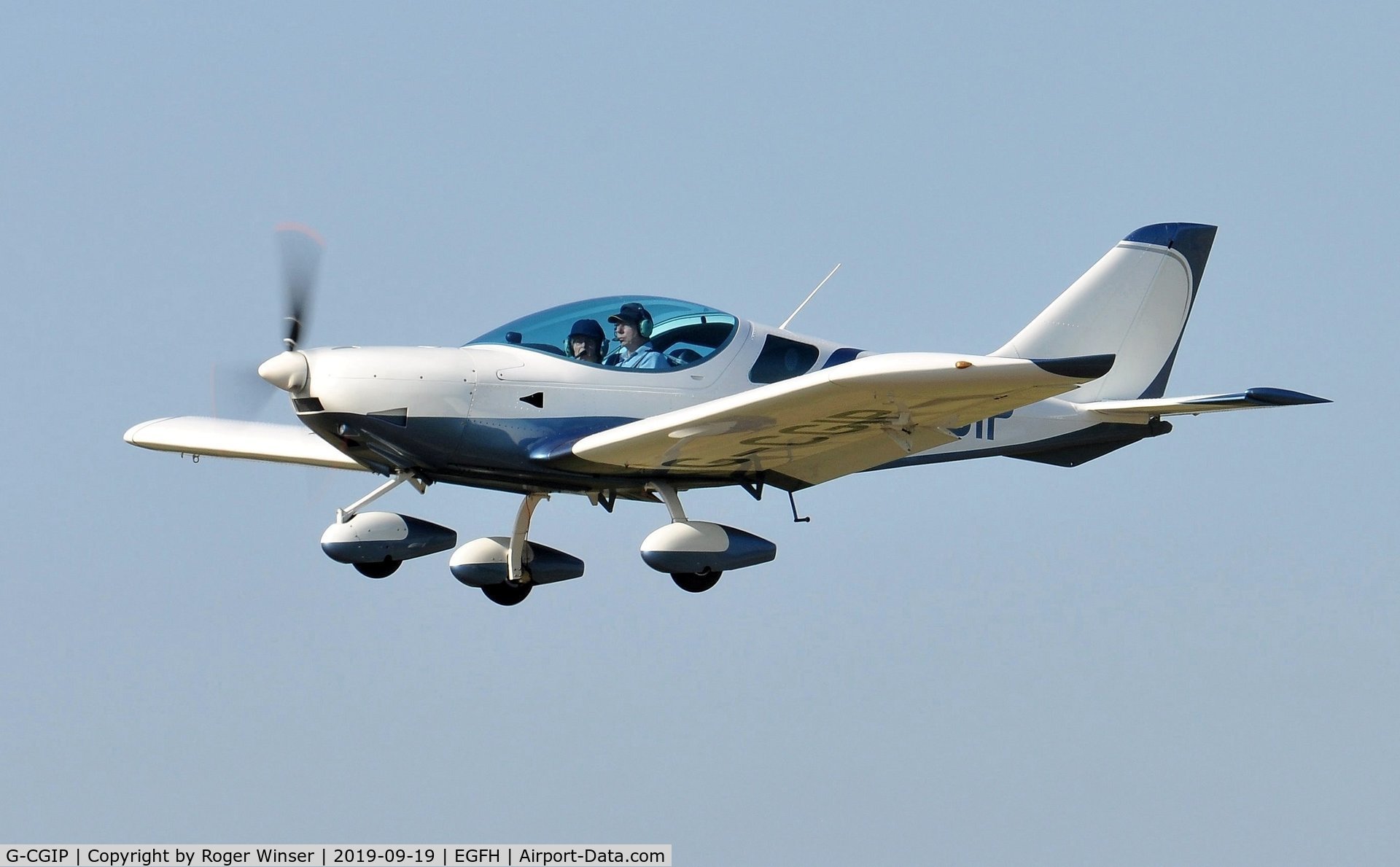 G-CGIP, 2010 CZAW SportCruiser C/N LAA 338-19497, Visiting SportCruiser departing Runway 22.