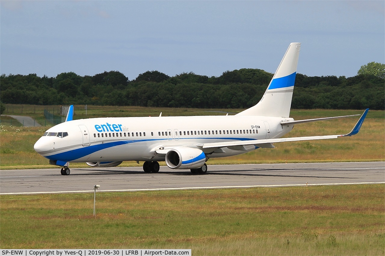 SP-ENW, 1999 Boeing 737-86J C/N 28073, Boeing 737-86J, Taxiing rwy 07R, Brest-Bretagne airport (LFRB-BES)
