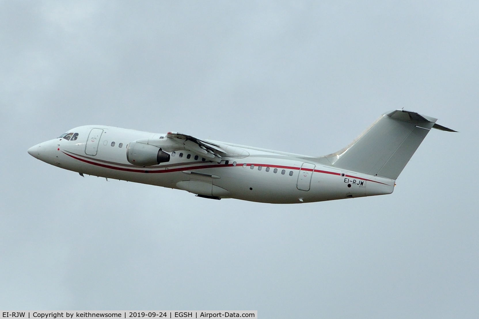 EI-RJW, 2000 British Aerospace Avro 146-RJ85A C/N E2371, Leaving Norwich for Dublin with all titles removed.