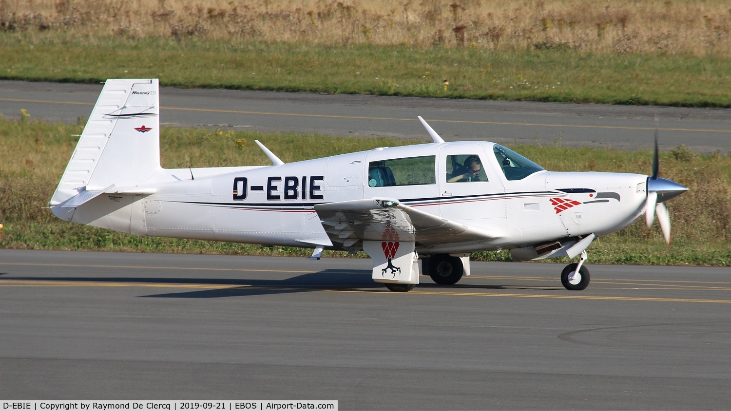 D-EBIE, 1982 Mooney M20K C/N 25-0665, Taxiing at Ostend.