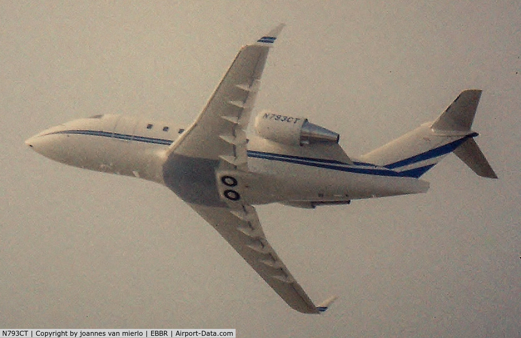 N793CT, 2006 Bombardier Challenger 604 C/N 5643, Airborne & banking from rwy 25r Brussels