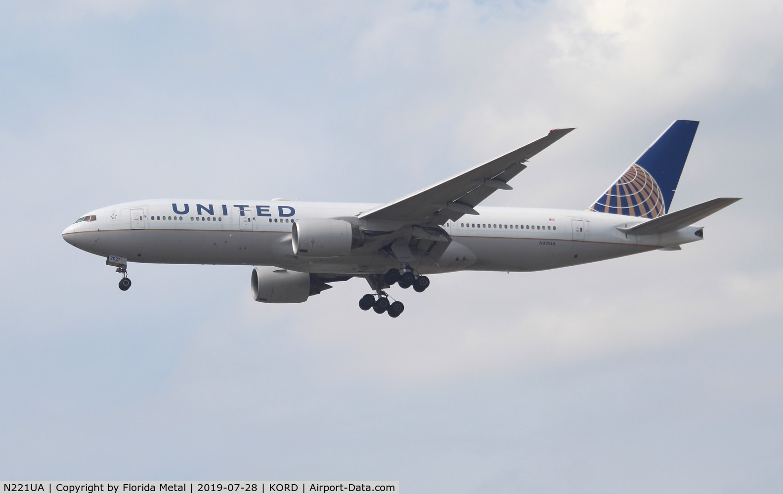 N221UA, 2001 Boeing 777-222 C/N 30552, United