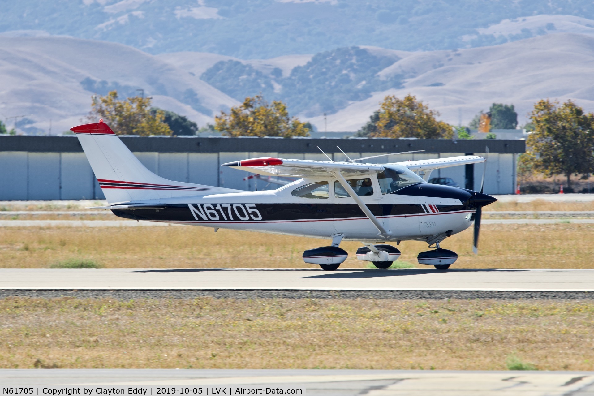 N61705, 1977 Cessna 182Q Skylane C/N 18265728, Livermore airport airshow 2019.