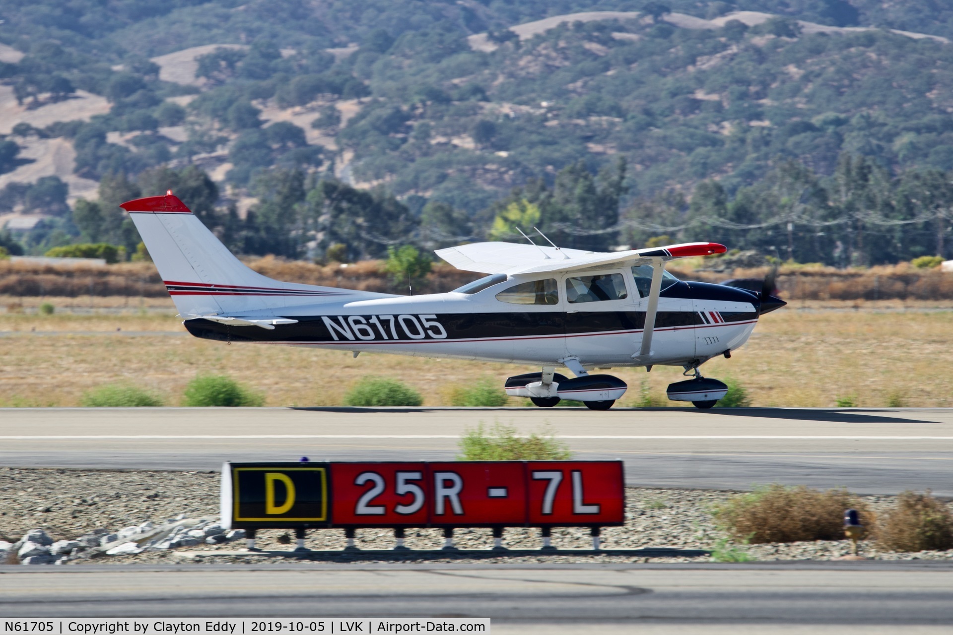 N61705, 1977 Cessna 182Q Skylane C/N 18265728, Livermore airport airshow 2019.
