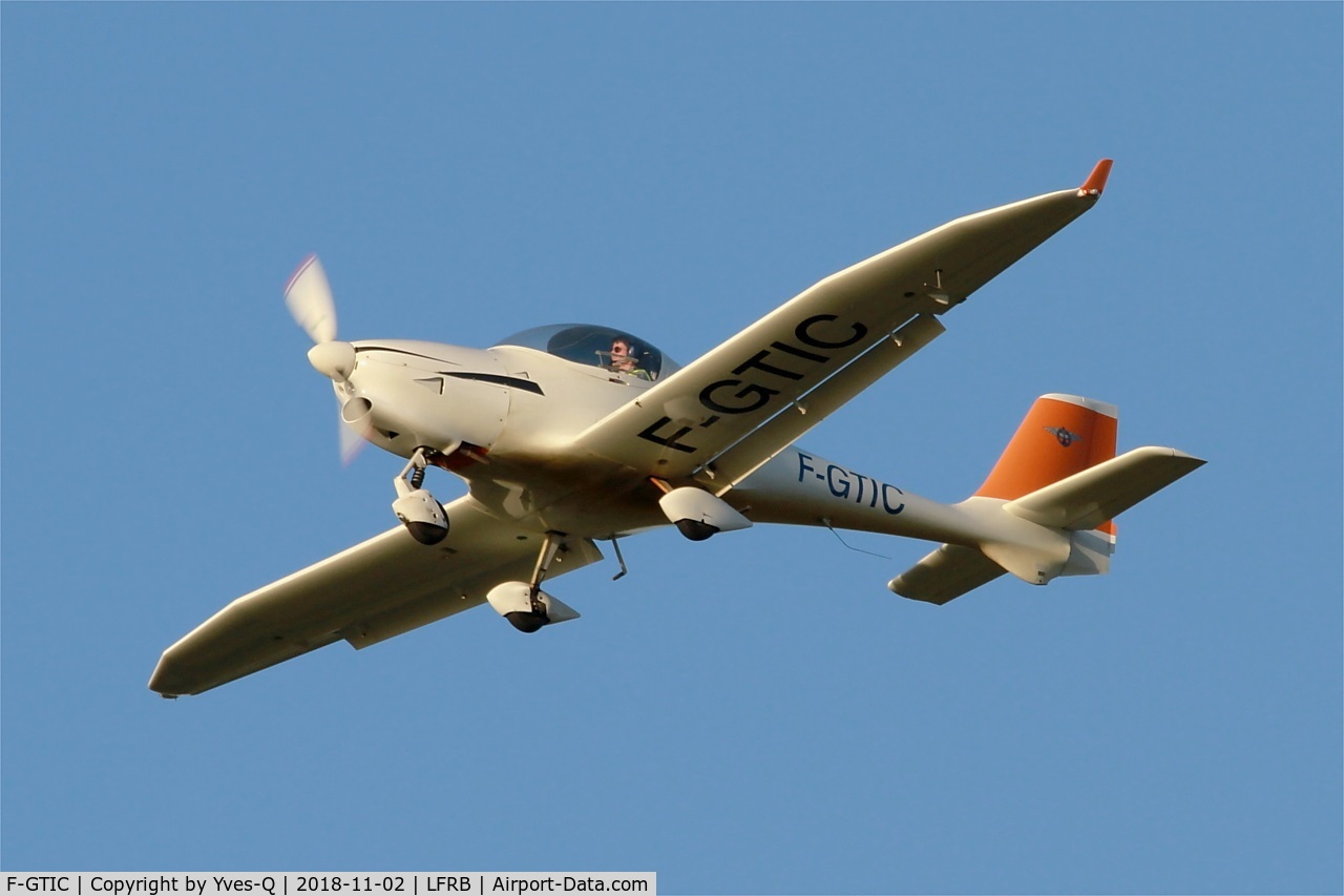 F-GTIC, 2003 Aquila A210 (AT01) C/N AT01-133, Aquila A210 (AT01), Take off rwy 25L, Brest-Bretagne airport (LFRB-BES)