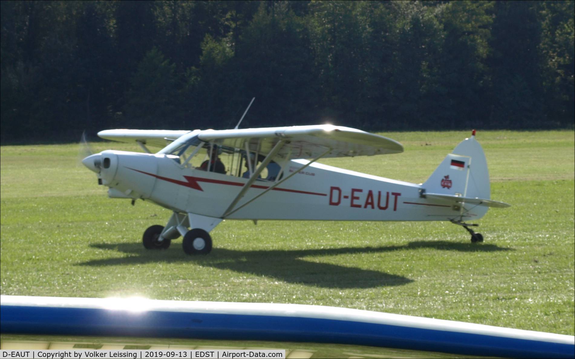 D-EAUT, 1975 Piper PA-18-95 Super Cub C/N 18-7909190, taxi ro rwy