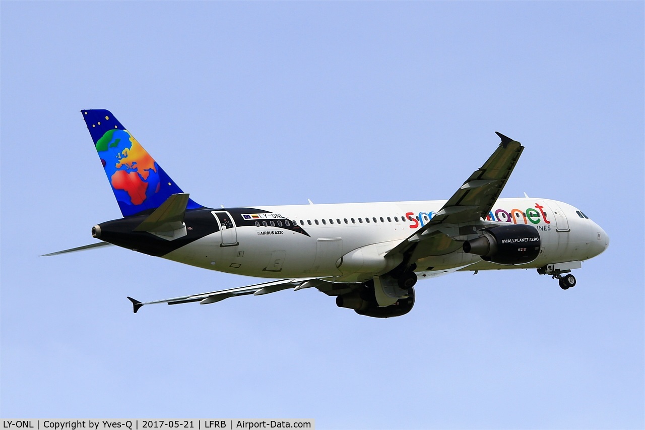 LY-ONL, 2010 Airbus A320-214 C/N 4489, Airbus A320-214, Take off rwy 25L, Brest-Bretagne airport (LFRB-BES)