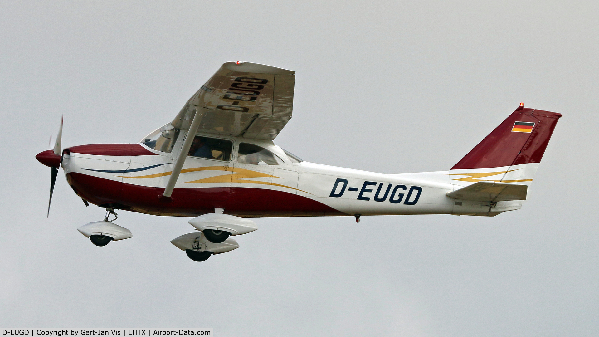 D-EUGD, 1966 Cessna 172H Skyhawk C/N 17254949, Taking off after the Texel Air Show