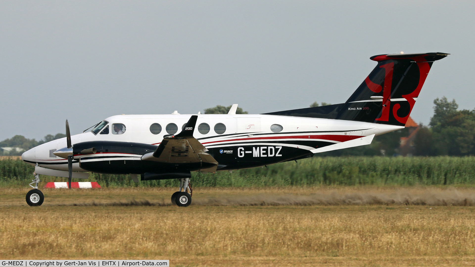 G-MEDZ, 1994 Beech B200 King Air C/N BB-1478, Landing at Texel Airport