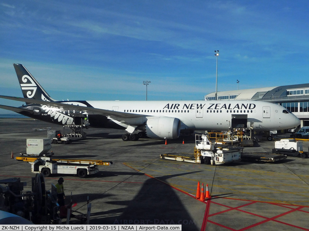 ZK-NZH, 2015 Boeing 787-9 Dreamliner Dreamliner C/N 36964, At Auckland