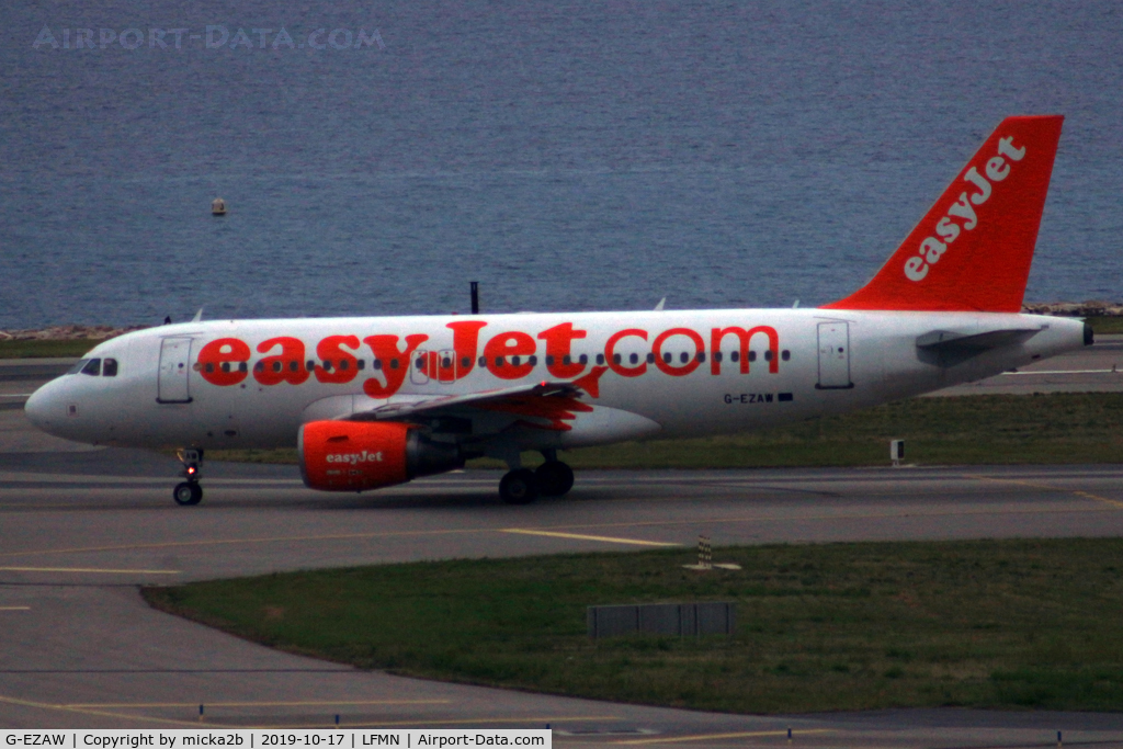 G-EZAW, 2006 Airbus A319-111 C/N 2812, Taxiing. Scrapped in october 2023.