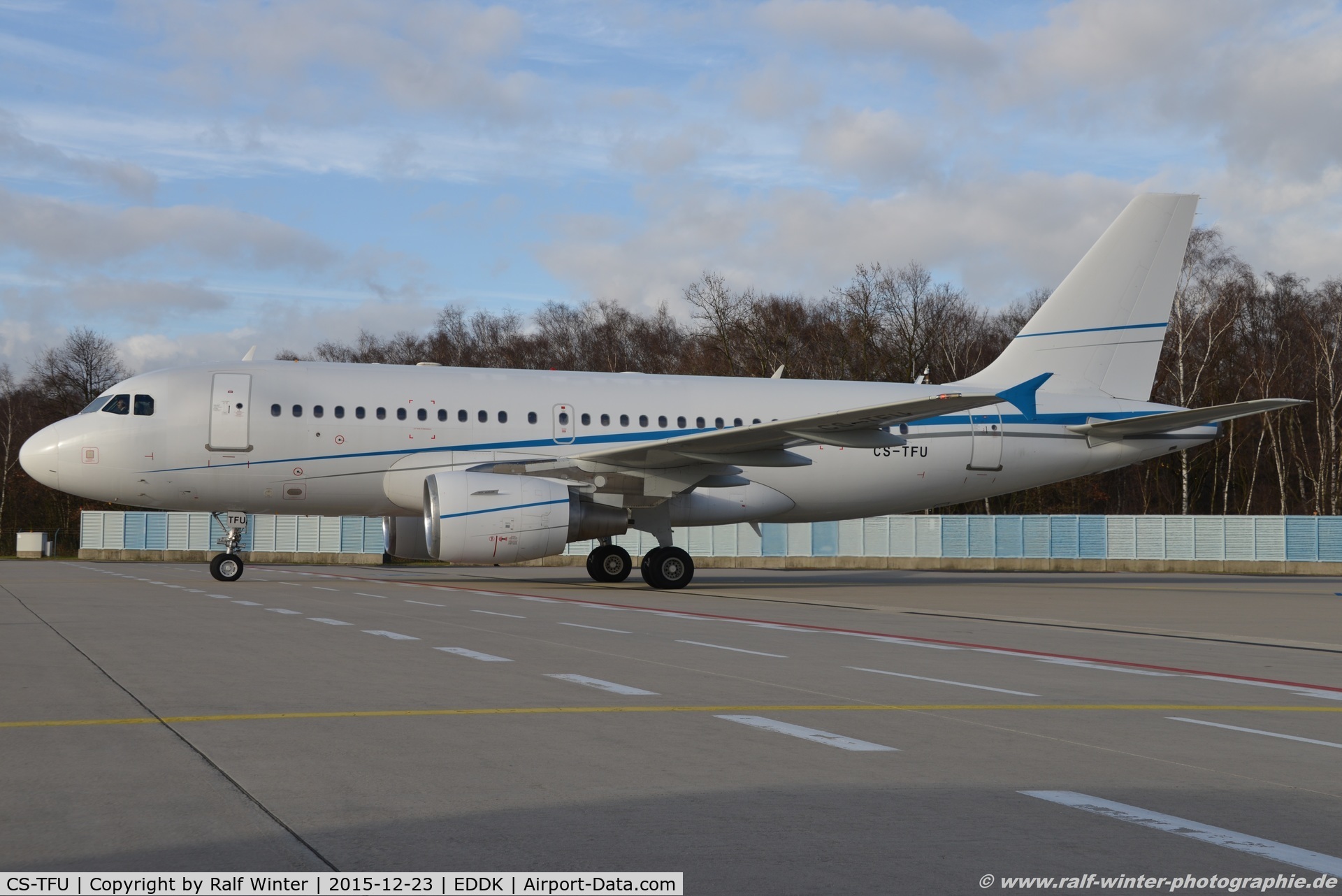 CS-TFU, 2005 Airbus A319-115LR C/N 2440, Airbus A319-115LR - WHT White Airways - 2440 - CSTFU - 23.12.2015 - CGN