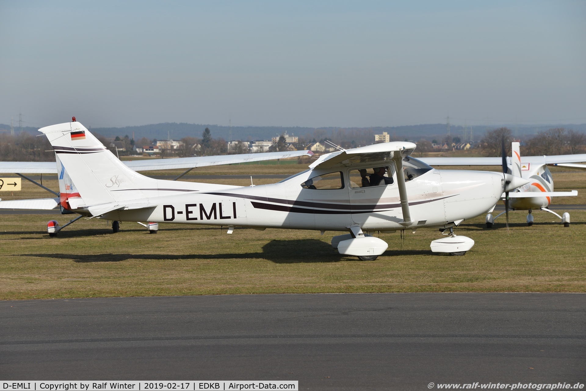 D-EMLI, Cessna 182S Skylane C/N Not found D-EMLI, Cessna 182S Skylane - NRW Polizei Nordrhein-Westfalen - 18280645 - D-EMLI - 17.02.2019 - EDKB