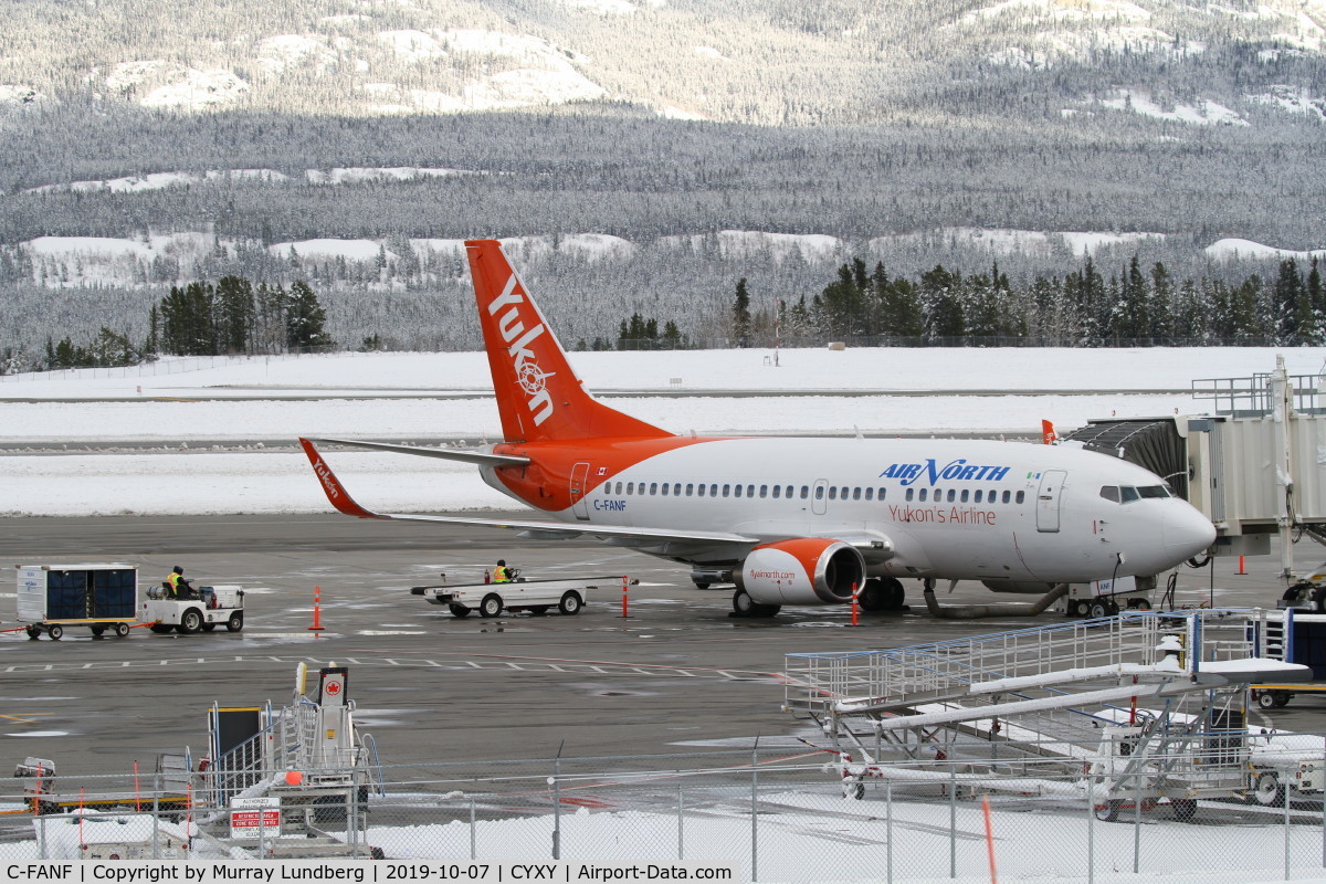 C-FANF, 1992 Boeing 737-55D C/N 27417, At the jetway at Whitehorse, Yukon.