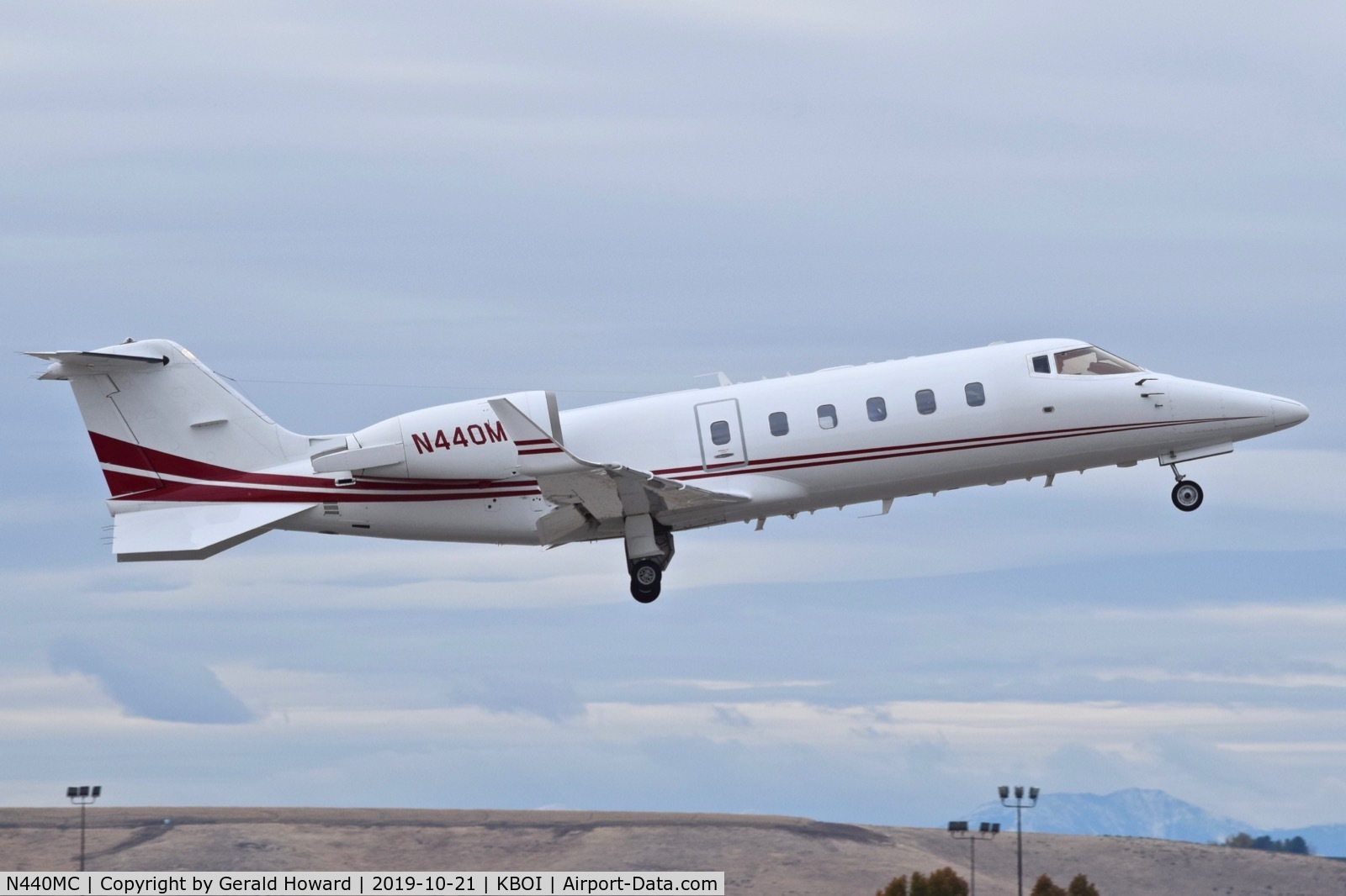 N440MC, 2006 Learjet 60 C/N 60-301, Climb out from 28R.