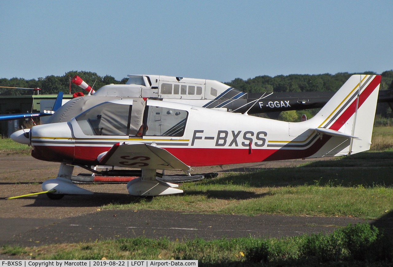 F-BXSS, Robin DR-400-120 Dauphin 2+2 C/N 1109, On apron.