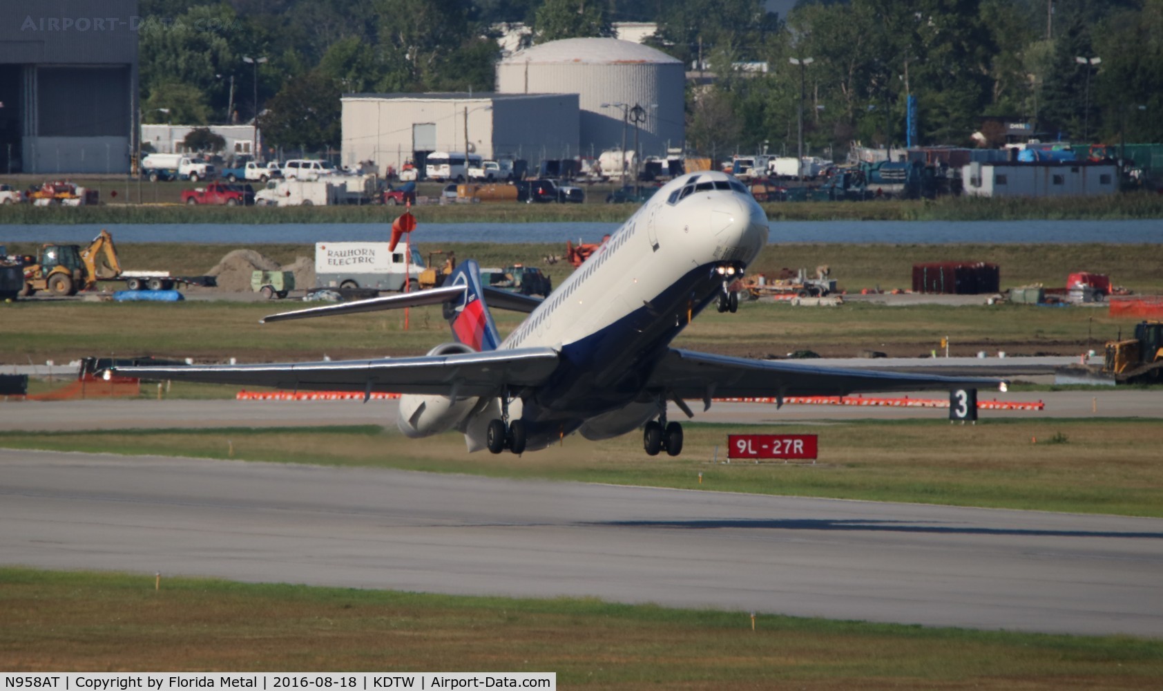 N958AT, 2001 Boeing 717-200 C/N 55020, Delta