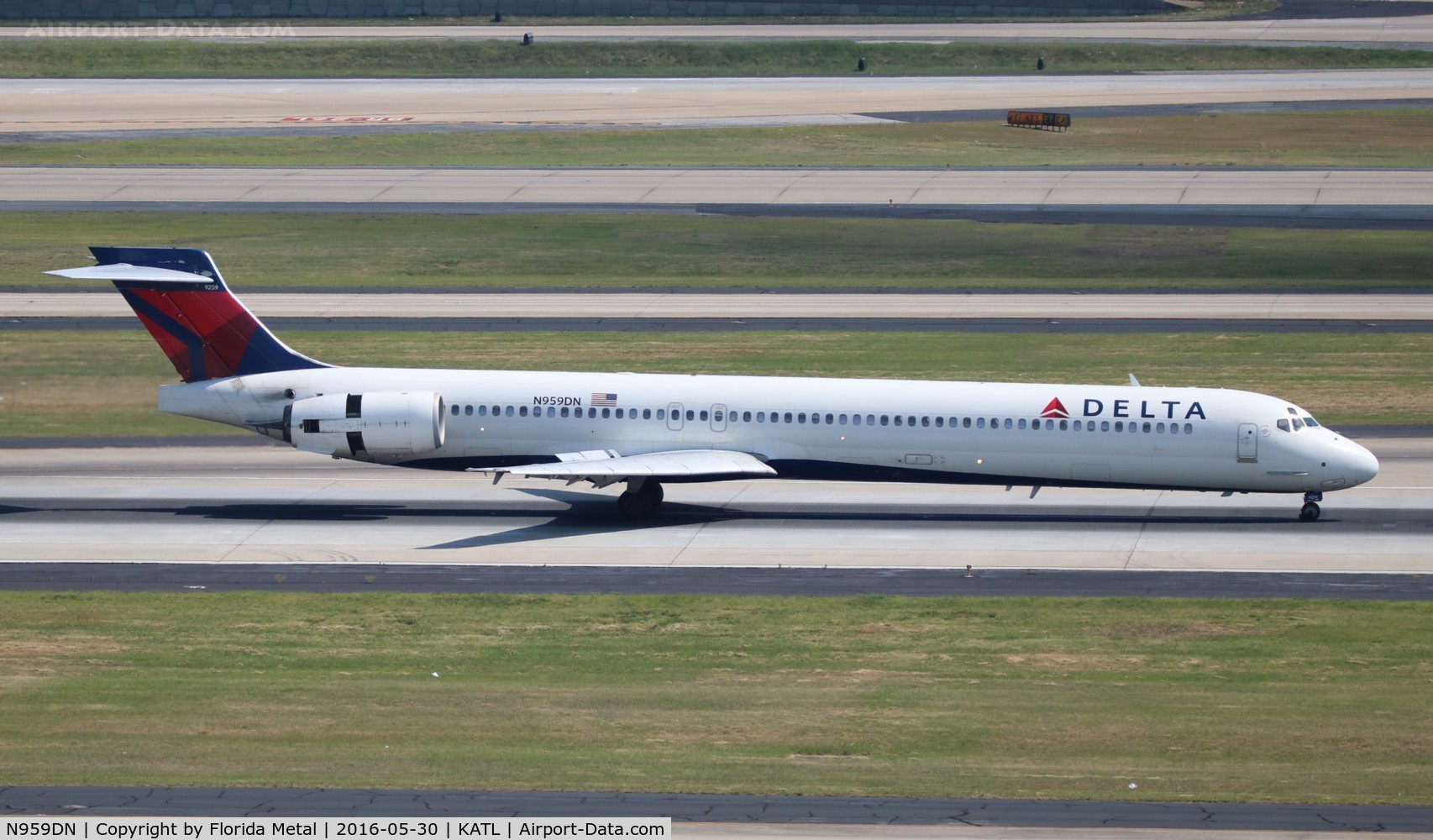 N959DN, McDonnell Douglas MD-90-30 C/N 53529, Delta