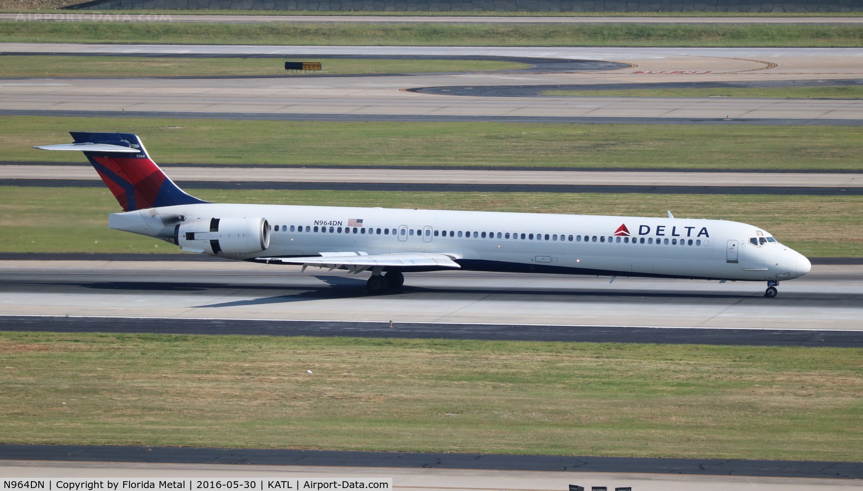 N964DN, McDonnell Douglas MD-90-30 C/N 60001, Delta