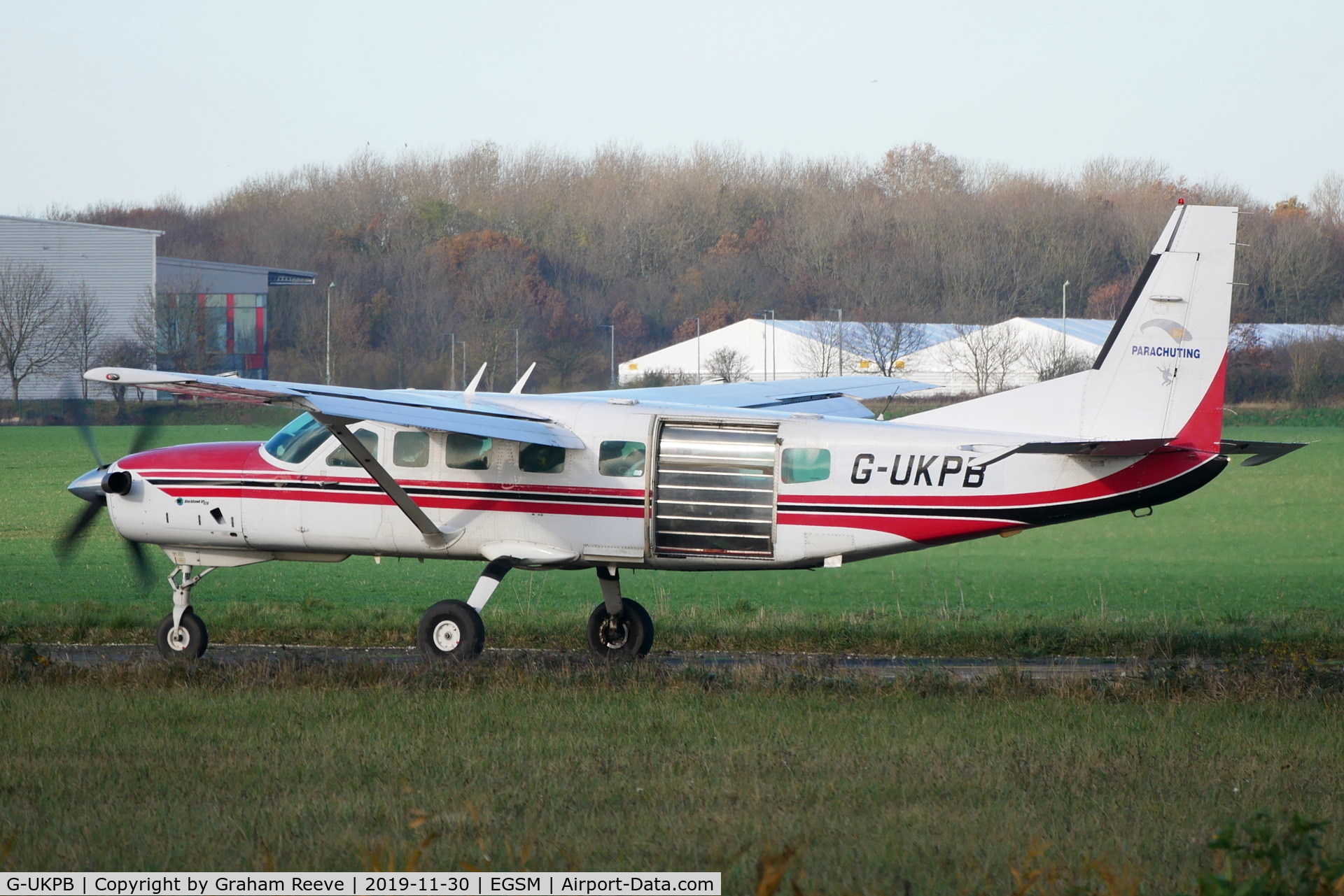 G-UKPB, 1997 Cessna 208B Grand Caravan C/N 208B-0629, Departing from Beccles.