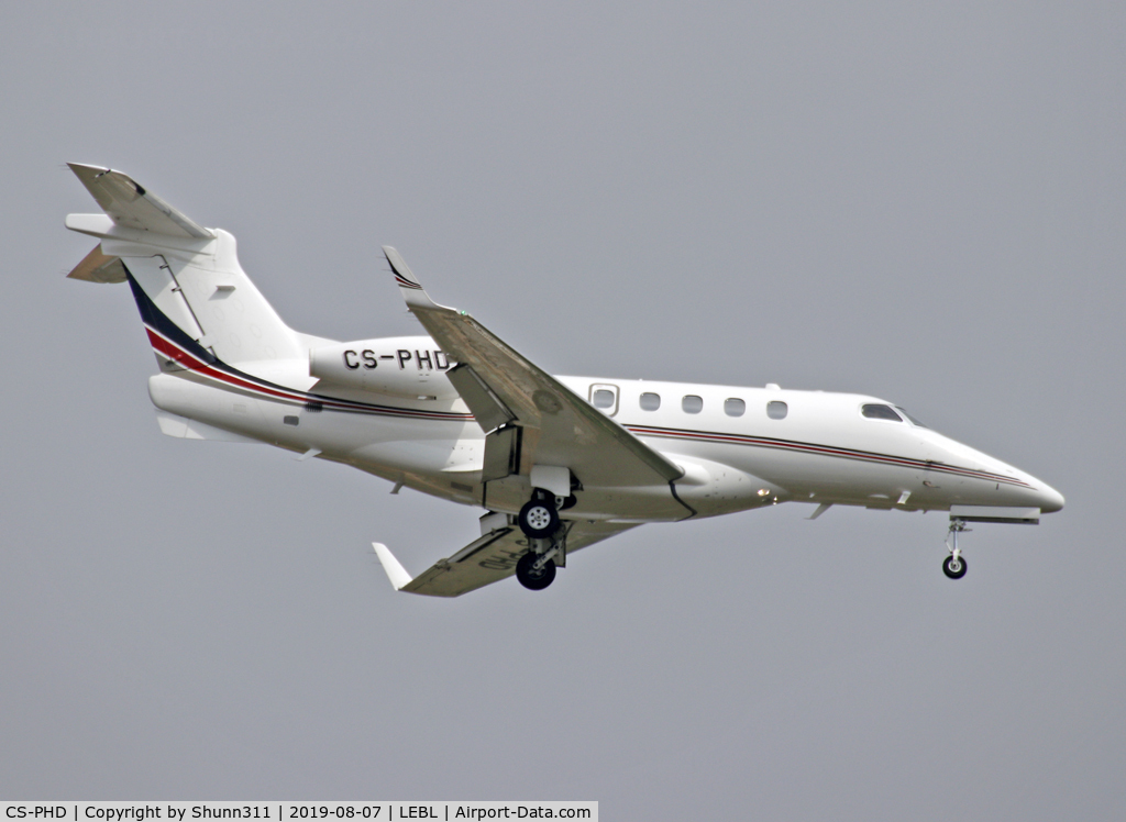 CS-PHD, 2014 Embraer EMB-505 Phenom 300 C/N 50500225, Landing rwy 07L