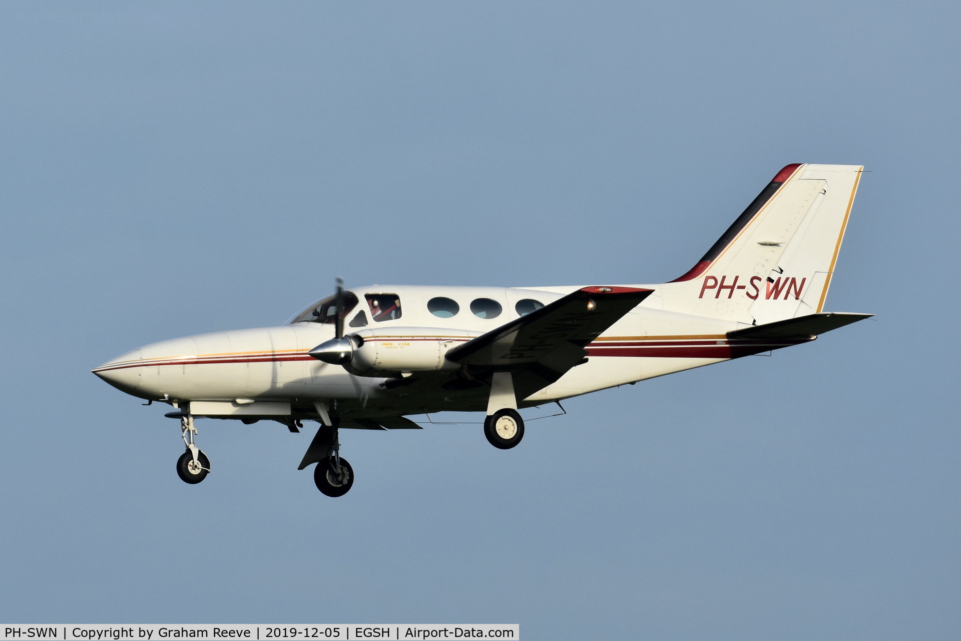 PH-SWN, 1979 Cessna 414A Chancellor C/N 414A0420, Landing at Norwich.