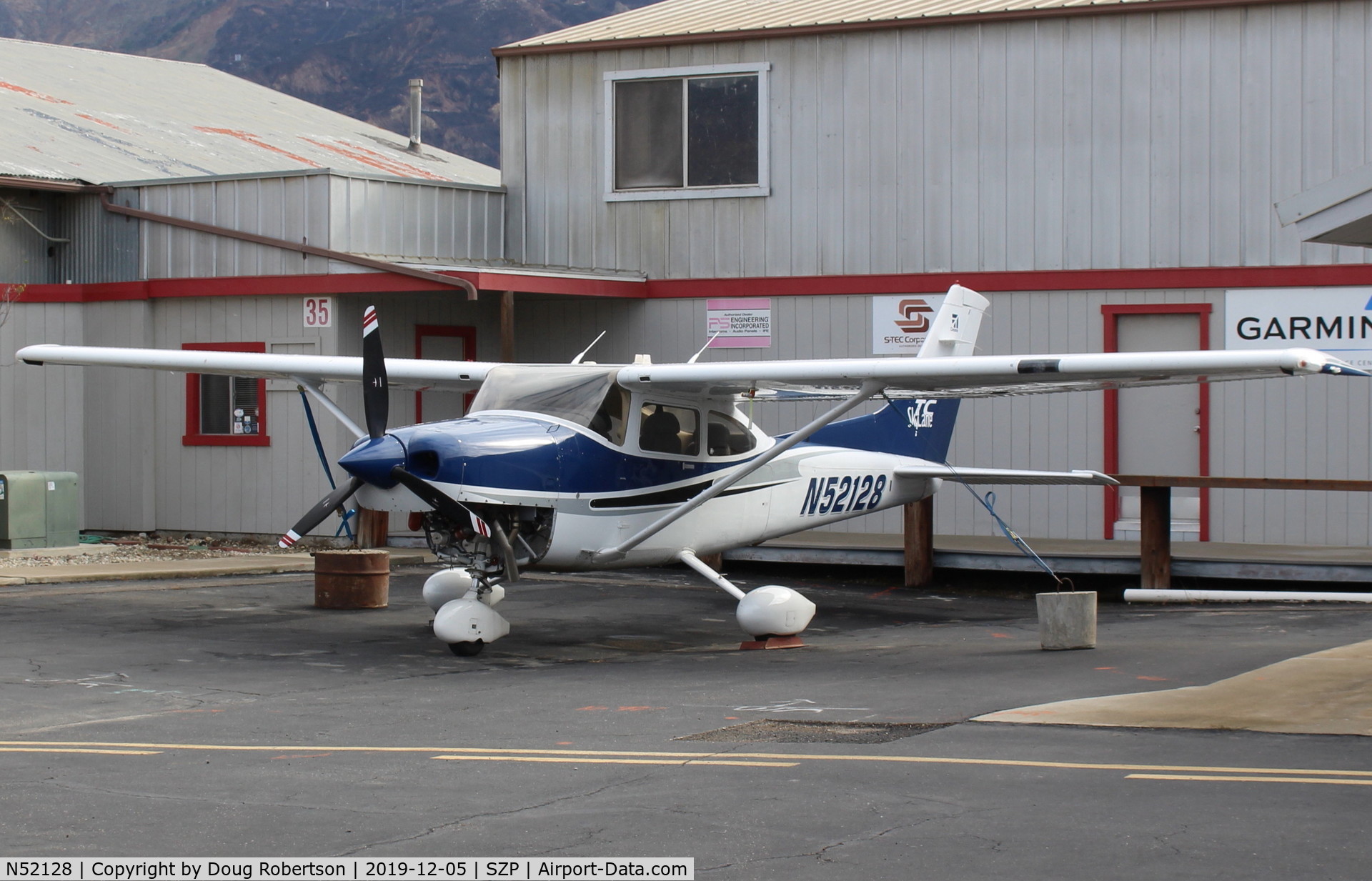 N52128, Cessna T182T Turbo Skylane C/N T18208158, Cessna T182T Turbo Skylane, at Ray's Aviation-no further data