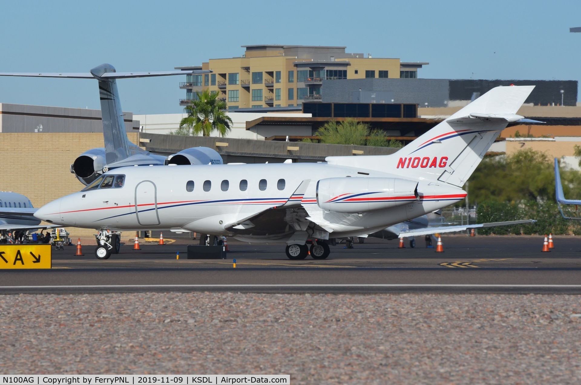 N100AG, 2005 Raytheon Hawker 800XP C/N 258747, HS800XP taxying for departure