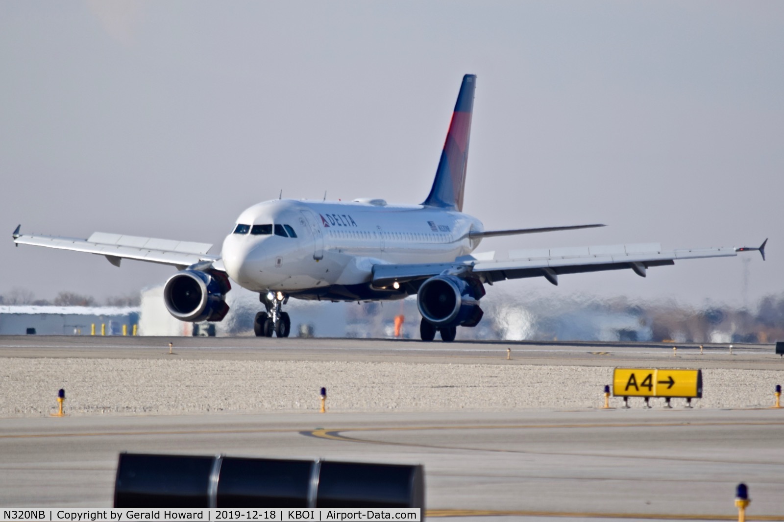 N320NB, 2000 Airbus A319-114 C/N 1392, Landing roll out on 10L.