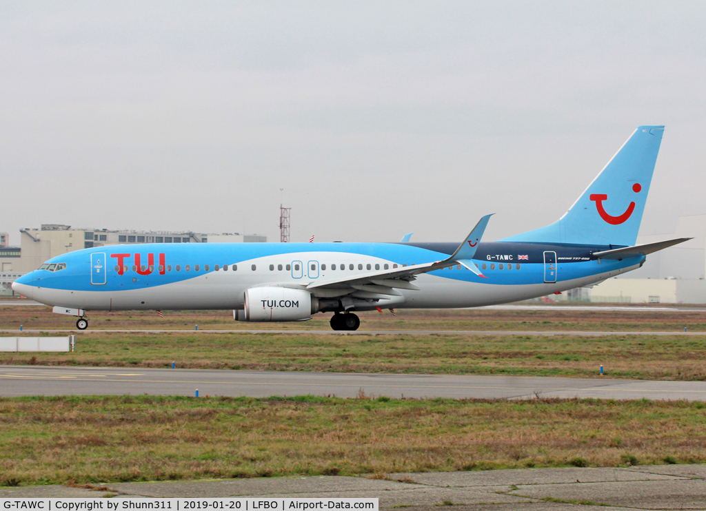 G-TAWC, 2012 Boeing 737-8K5 C/N 39922, Taxiing holding point rwy 32R for departure... TUI titles...