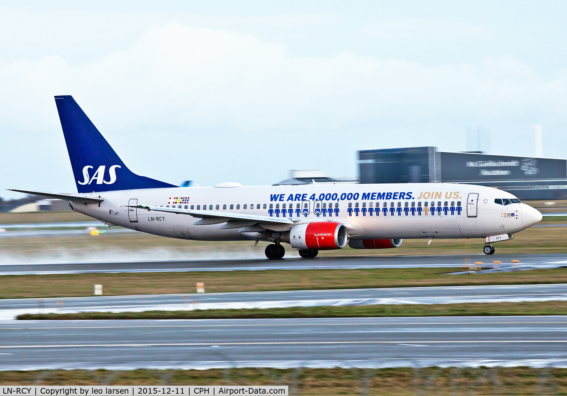 LN-RCY, 2001 Boeing 737-883 C/N 28324, Copenhagen 11.12.2015