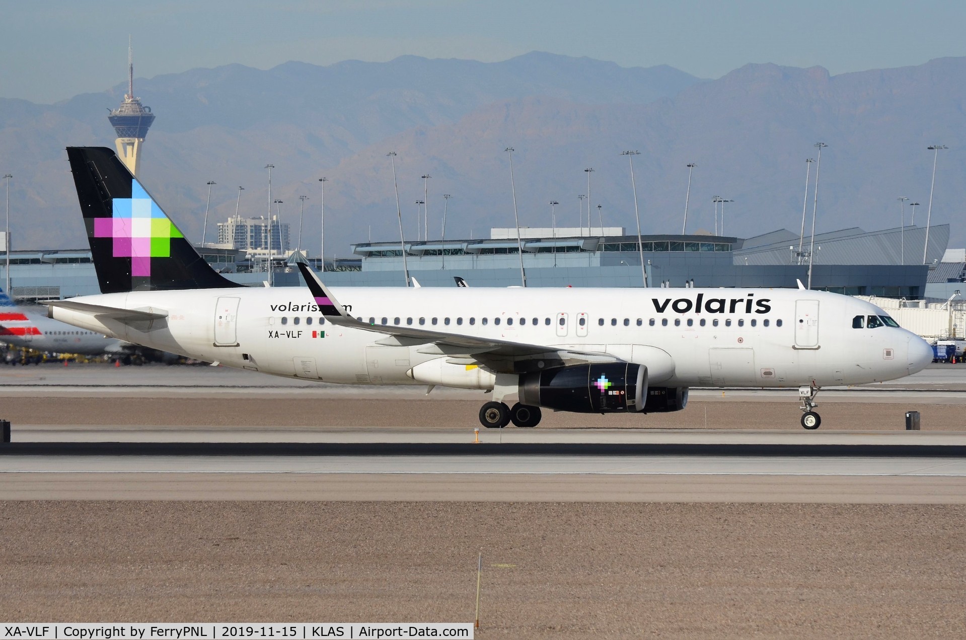 XA-VLF, 2014 Airbus A320-233 C/N 6321, Volaris A320 taxying to its gate