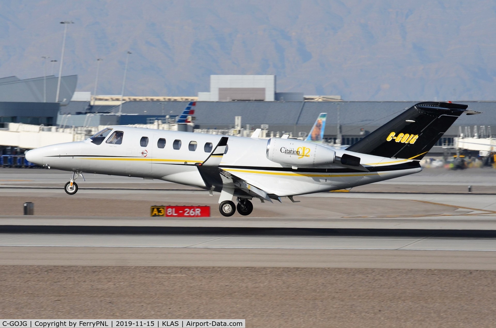 C-GOJG, 2002 Cessna 525A CitationJet CJ2 C/N 525A-0087, Canadian CJ2 about to touch down in LAS