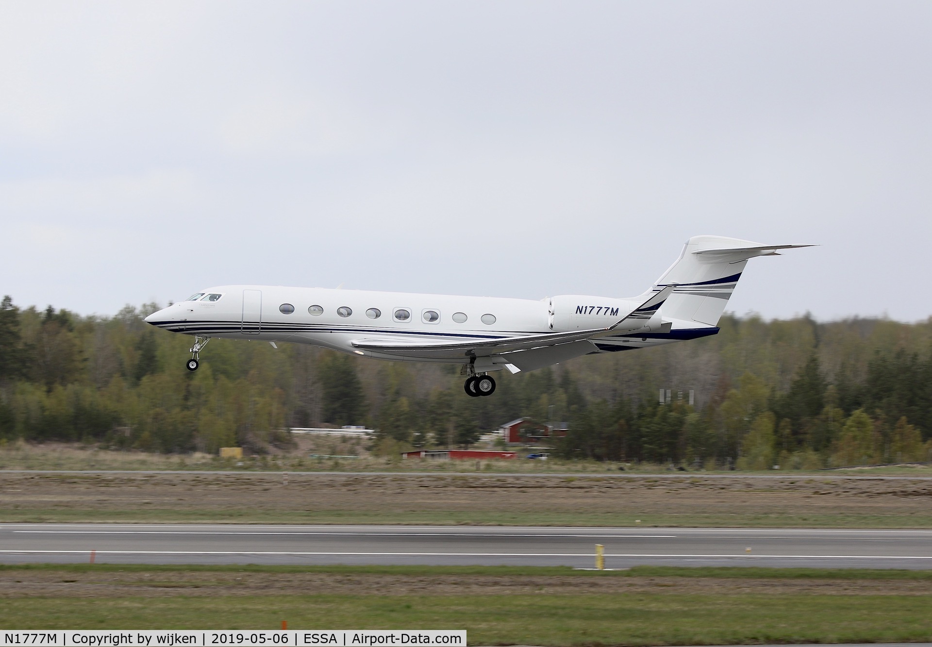 N1777M, 2014 Gulfstream Aerospace G650 (G-VI) C/N 6094, RWY 26