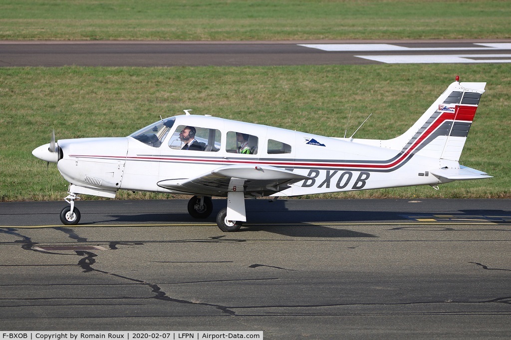 F-BXOB, Piper PA-28R-200 Cherokee Arrow C/N 28R7435198, Taxiing