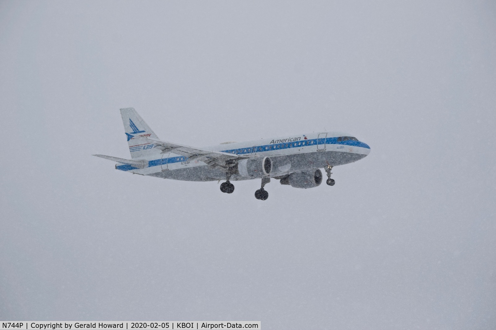 N744P, 2000 Airbus A319-112 C/N 1287, ILS landing on 10R.