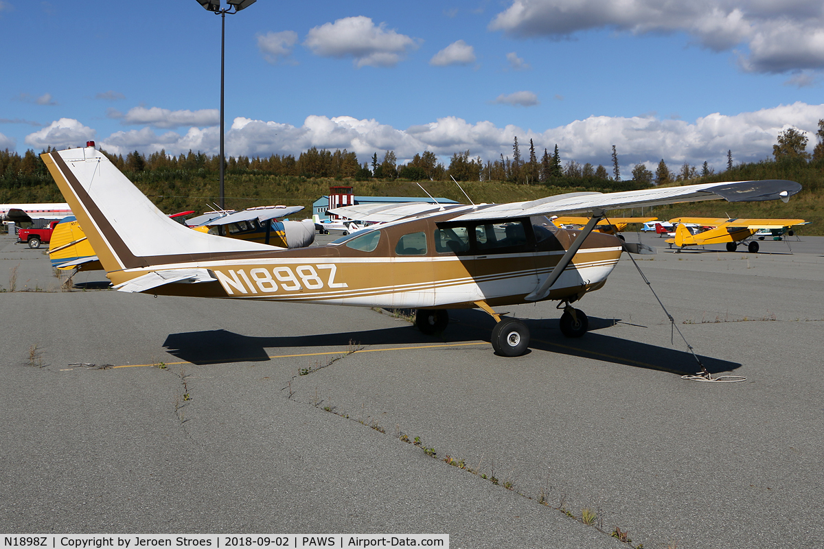 N1898Z, 1962 Cessna 210-5(205) C/N 205-0098, paws