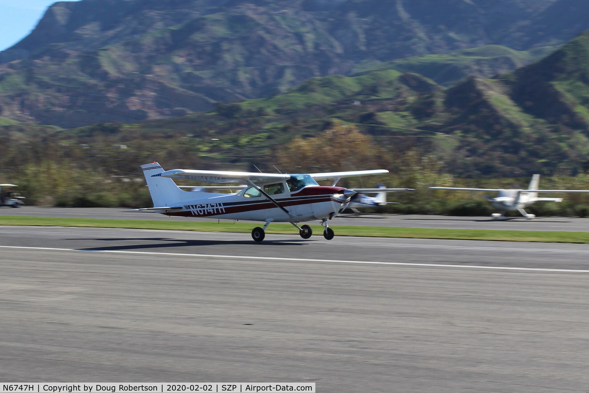 N6747H, 1975 Cessna 172M C/N 17265564, 1975 Cessna 172M SKYHAWK, Lycoming O-320-E2D 150 Hp, takeoff roll Rwy 22
