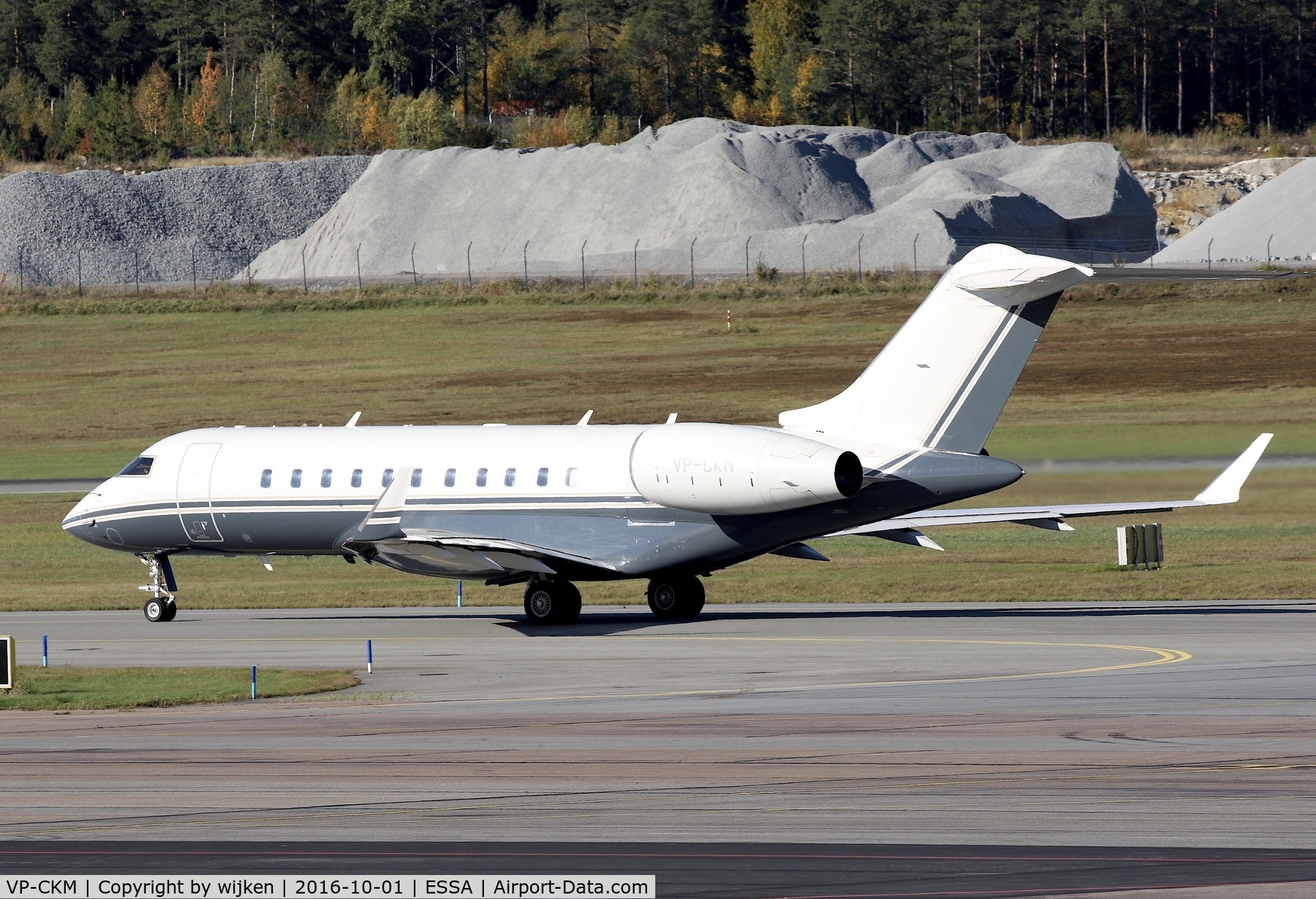 VP-CKM, 2013 Bombardier BD-700-1A11 Global 5000 C/N 9445, Taxiway X