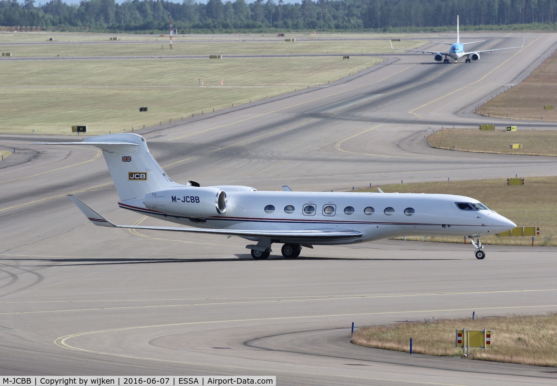 M-JCBB, 2013 Gulfstream Aerospace G650 (G-VI) C/N 6049, Taxiway W
